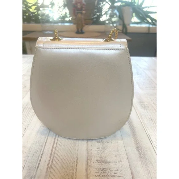 A vintage Frenchy of California cream leather shoulder bag with gold chain. - Picture 6 of 10